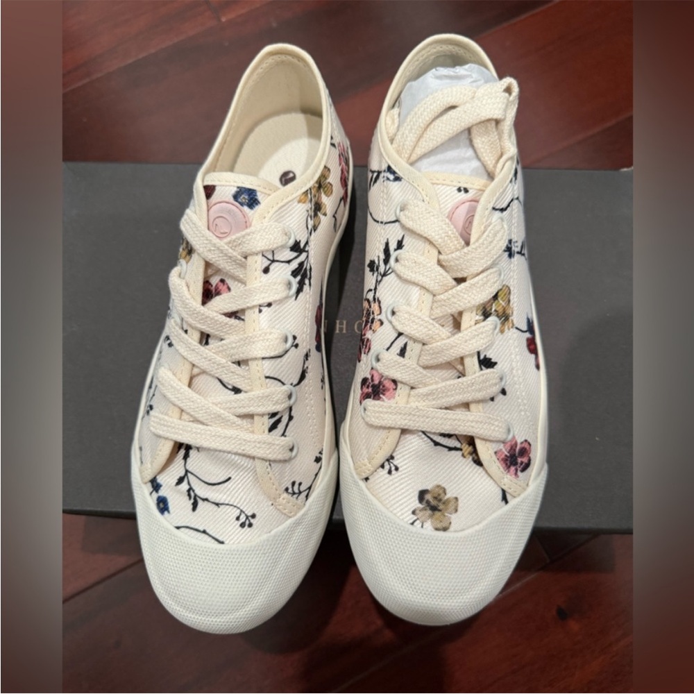 Floral Canvas Lace Up Sneakers size 7 new in box back to school comfort style